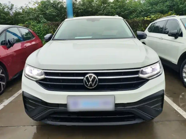 Volkswagen Tiguan L — Фото автомобиля 2