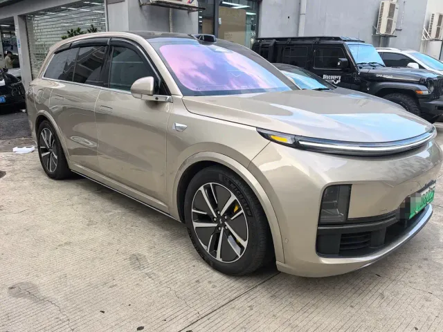 Li Auto L8 — Фото автомобиля 2