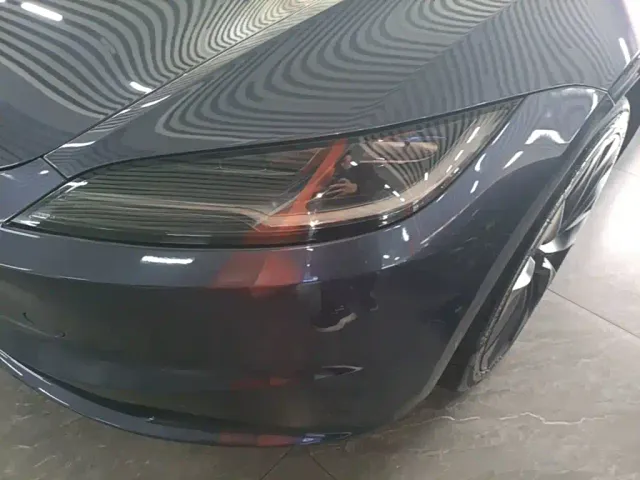 Tesla Model 3 — Фото автомобиля 22