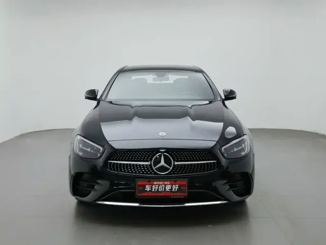Mercedes-Benz E-Class — Фото автомобиля 3