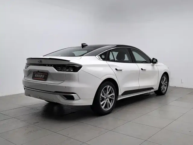 Ford Mondeo — Фото автомобиля 2