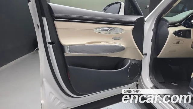 Genesis GV70 — Фото автомобиля 13