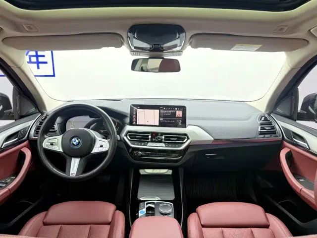 BMW iX3 — Фото автомобиля 15
