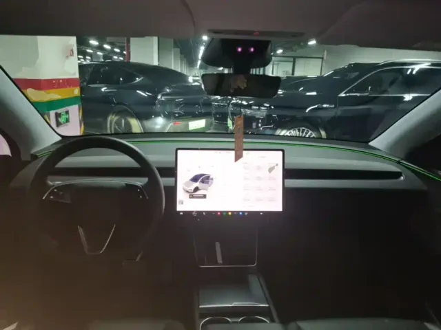 Tesla Model Y — Фото автомобиля 9