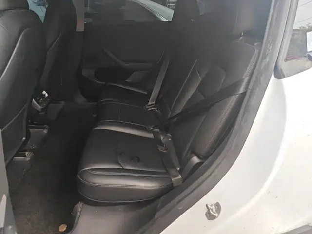 Tesla Model Y — Фото автомобиля 13