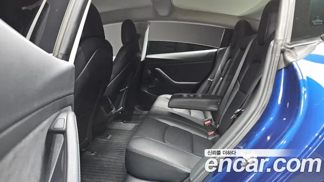 Tesla Model 3 — Фото автомобиля 4