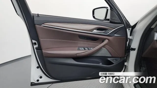 BMW 5 Series G30 — Фото автомобиля 24