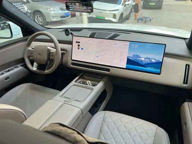 Li Auto L8 — Фото автомобиля 8