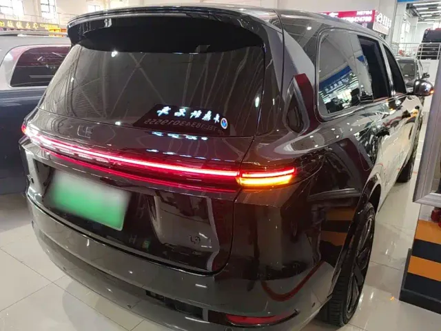 Li Auto L9 — Фото автомобиля 6