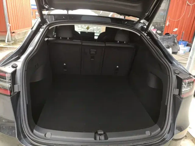 Tesla Model Y — Фото автомобиля 18
