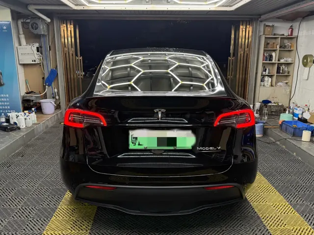Tesla Model Y — Фото автомобиля 4