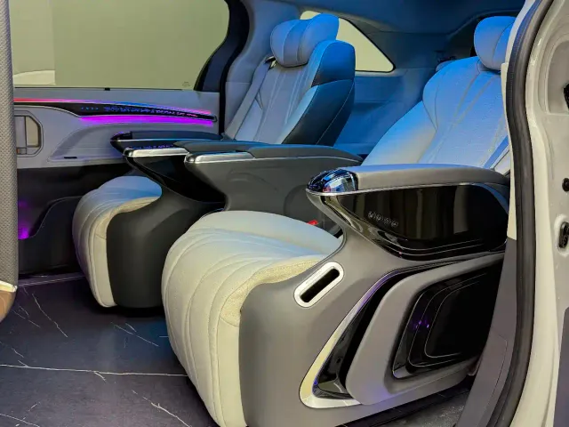 Toyota Sienna — Фото автомобиля 6