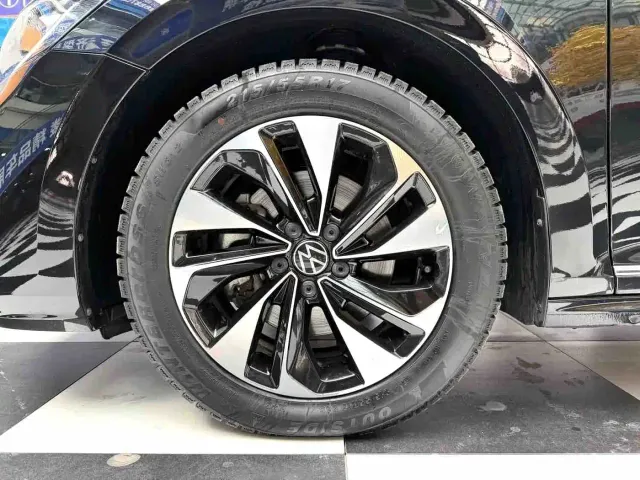 Volkswagen Passat — Фото автомобиля 12