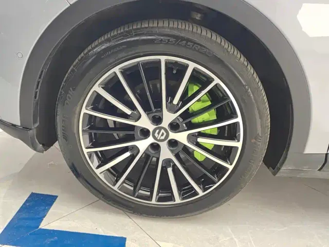 Leapmotor C11 — Фото автомобиля 6