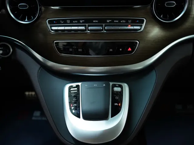 Mercedes-Benz V-Class — Фото автомобиля 11