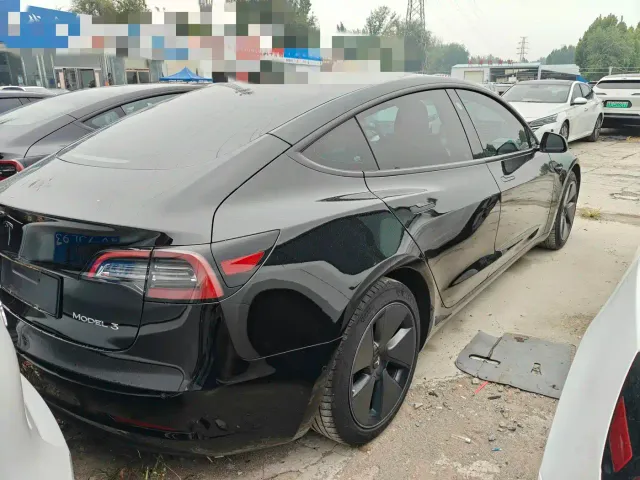 Tesla Model 3 — Фото автомобиля 8