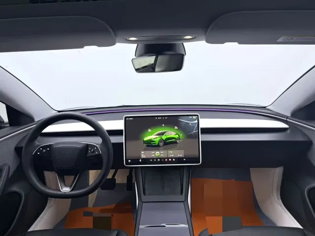 Tesla Model 3 — Фото автомобиля 6