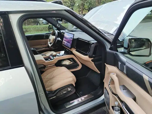 BYD FangChengBao Leopard 8 — Фото автомобиля 13