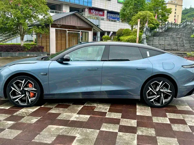 Lynk & Co Z10 — Фото автомобиля 15