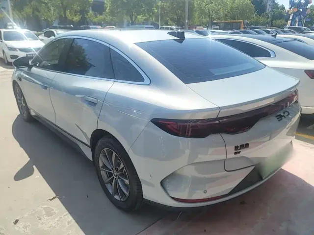 BYD Qin L — Фото автомобиля 4