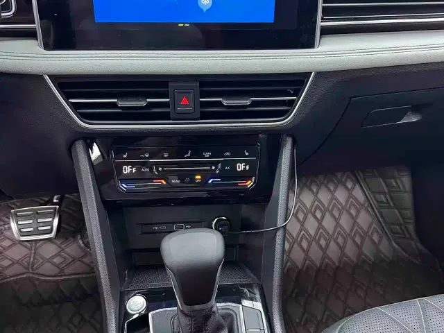 Volkswagen Tiguan L — Фото автомобиля 8