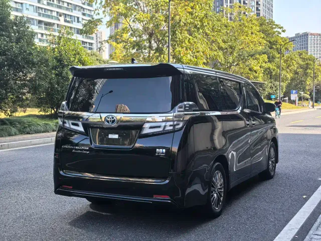 Toyota Vellfire — Фото автомобиля 16