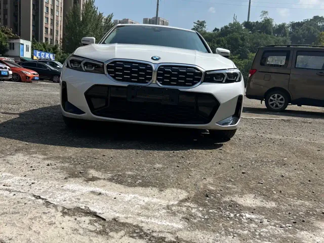 Фотография автомобиля — BMW 3 Series