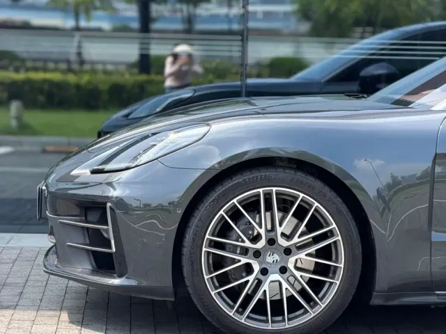 Porsche Panamera — Фото автомобиля 3