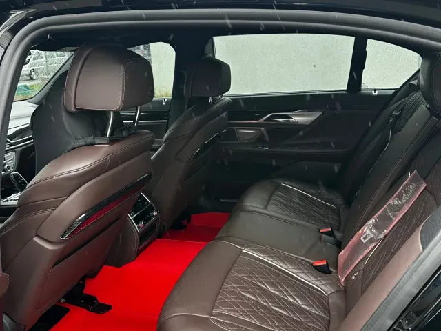 BMW 7 Series — Фото автомобиля 10