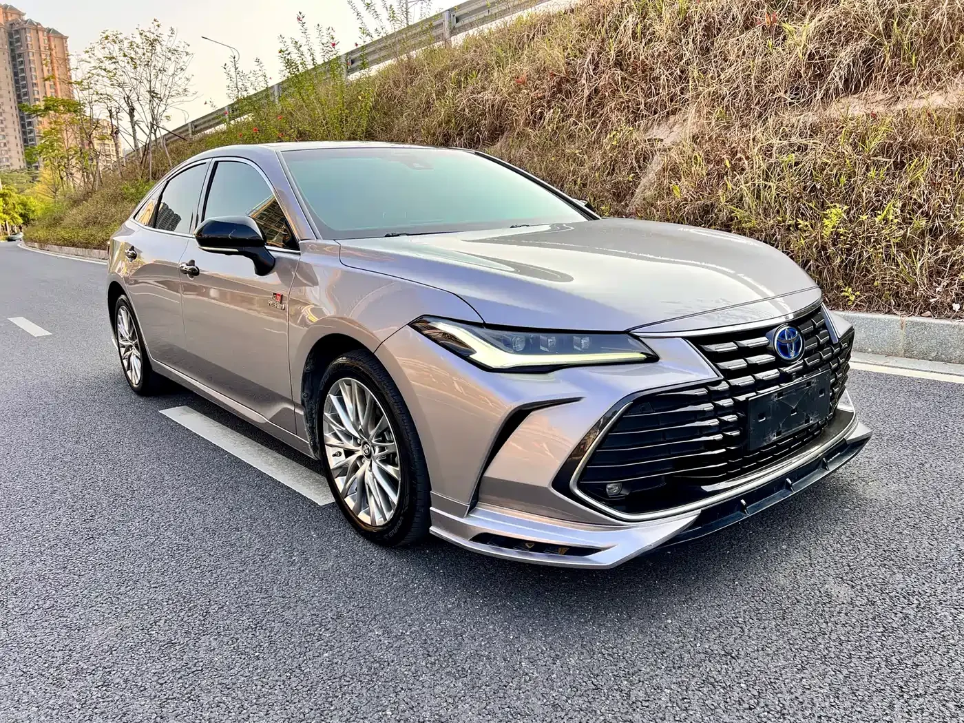 Toyota Avalon 2022 Hybrid 2.5L XLE Premium Edition — Фото автомобиля 3