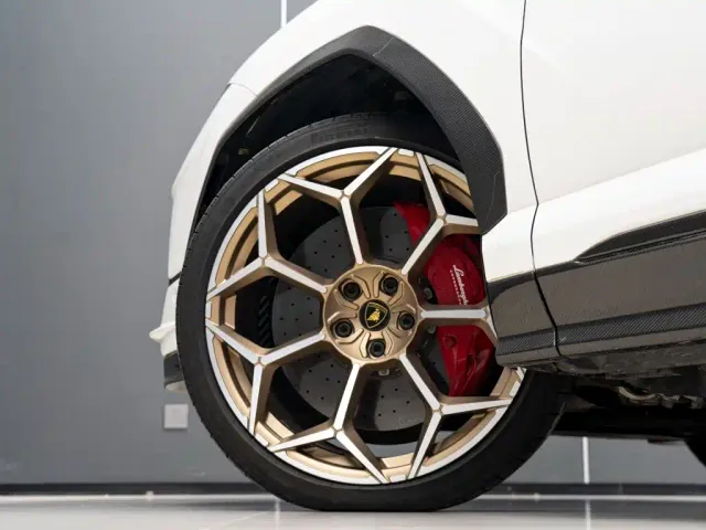 Lamborghini Urus — Фото автомобиля 6