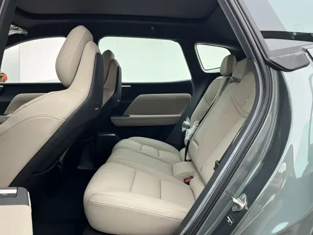 Volvo XC70 Plug-in Hybrid — Фото автомобиля 5