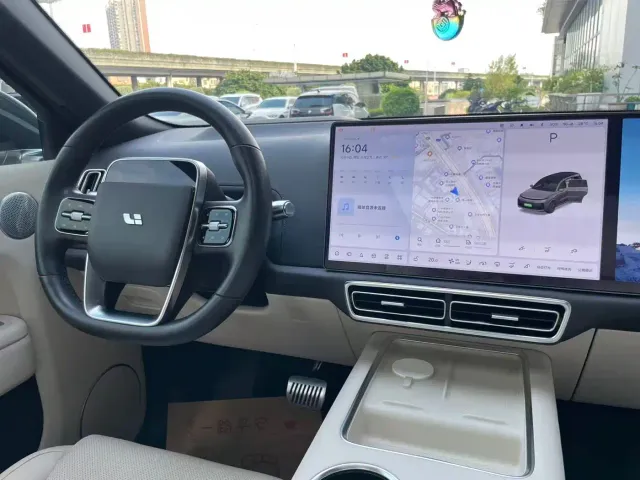 Li Auto L9 — Фото автомобиля 14