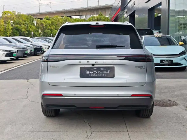 Geely Galaxy Starship 7 EM-i — Фото автомобиля 10