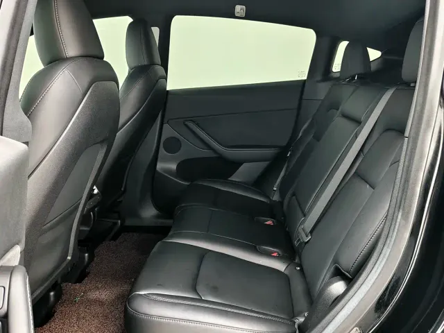 Tesla Model Y — Фото автомобиля 8