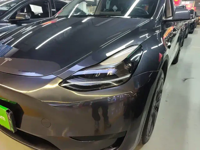 Tesla Model Y — Фото автомобиля 23