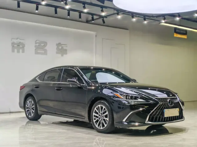 Lexus ES — Фото автомобиля 3