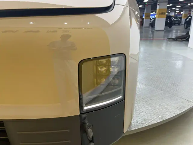 Li Auto MEGA — Фото автомобиля 7