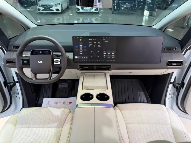Li Auto MEGA — Фото автомобиля 5