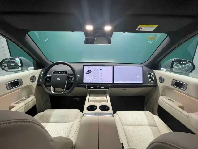 Li Auto L7 — Фото автомобиля 14