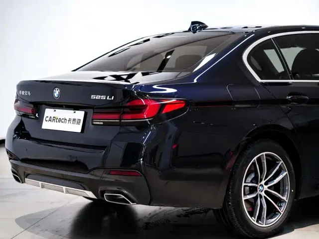 BMW 5 Series — Фото автомобиля 9