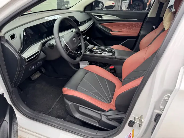 Changan Eado 2023 Enjoy Edition PLUS Blue Whale NE 1.4T GDI DCT Premium Edition — Фото автомобиля 4