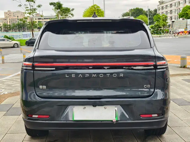 Leapmotor C10 — Фото автомобиля 16