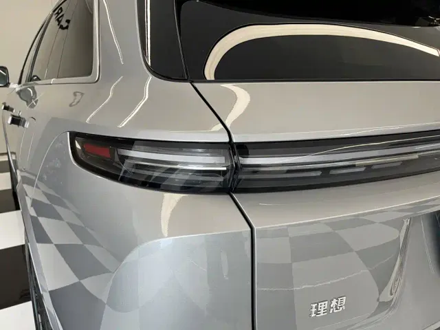 Li Auto L7 — Фото автомобиля 10