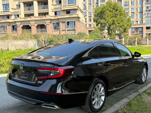 Honda Accord — Фото автомобиля 3