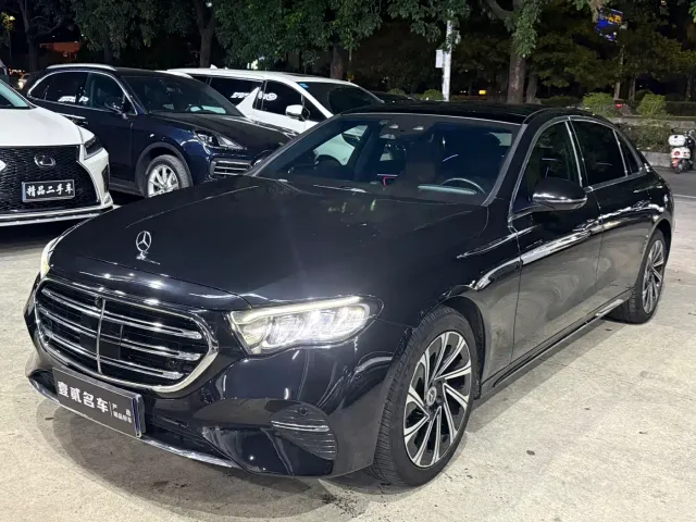 Фотография автомобиля — Mercedes-Benz E-Class