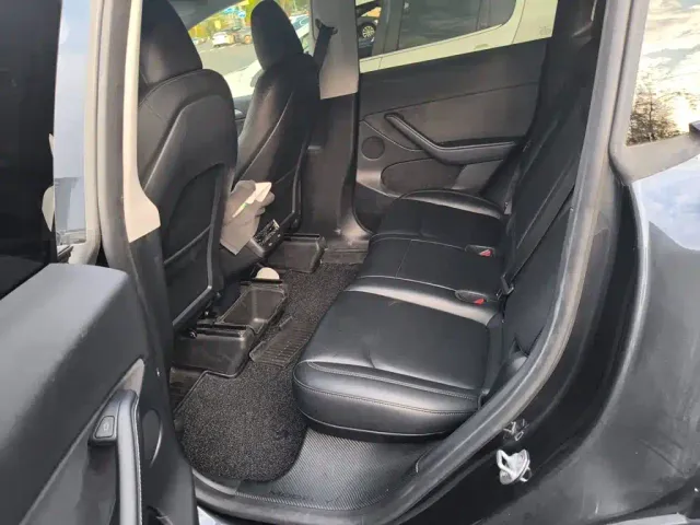 Tesla Model Y — Фото автомобиля 18