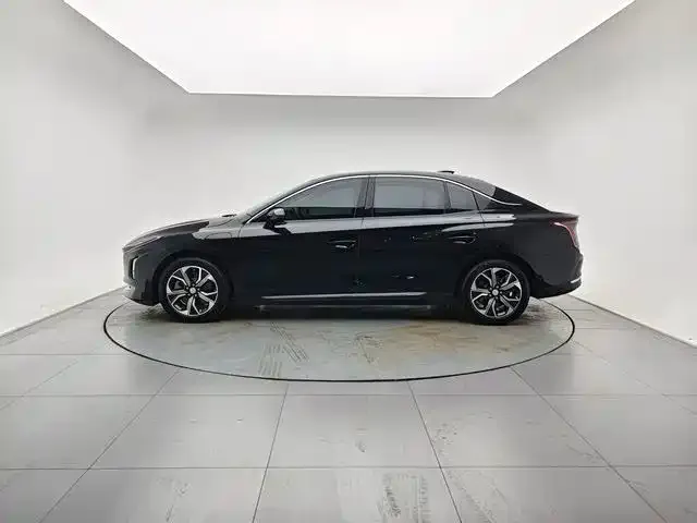 Hongqi E-QM5 — Фото автомобиля 4