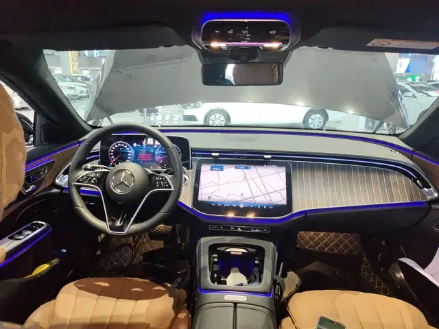 Mercedes-Benz E-Class — Фото автомобиля 5