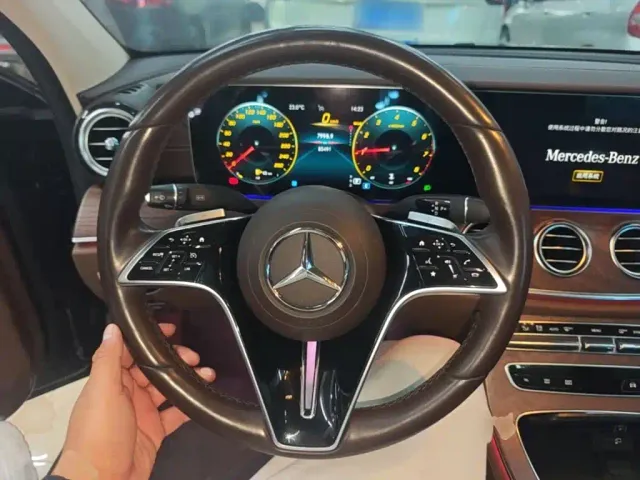 Mercedes-Benz E-Class — Фото автомобиля 10